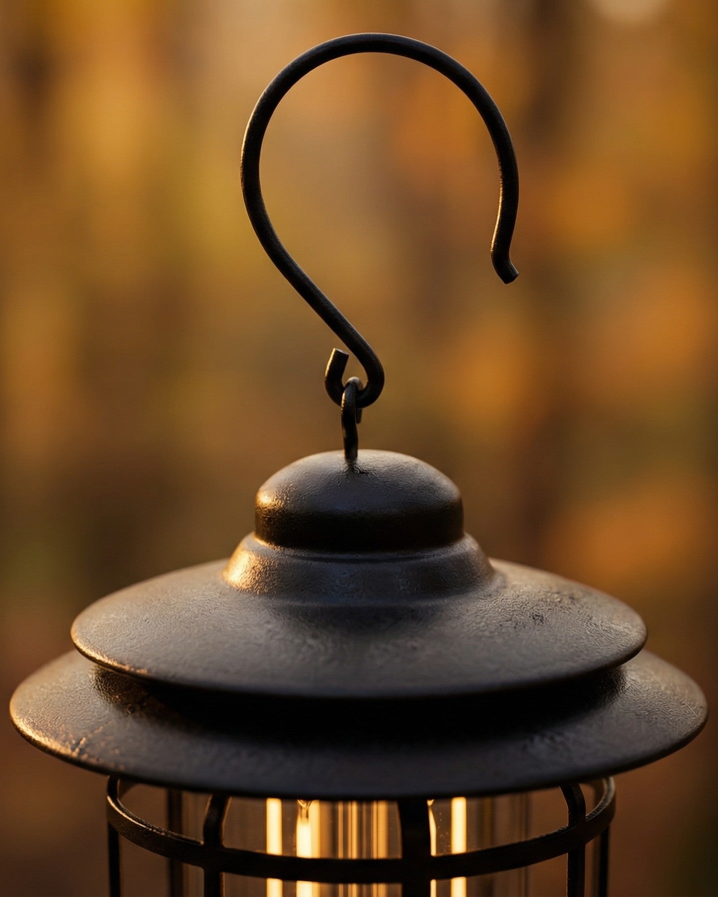 Retro Camping Lantern | Dimmable LED – USB-C & Battery